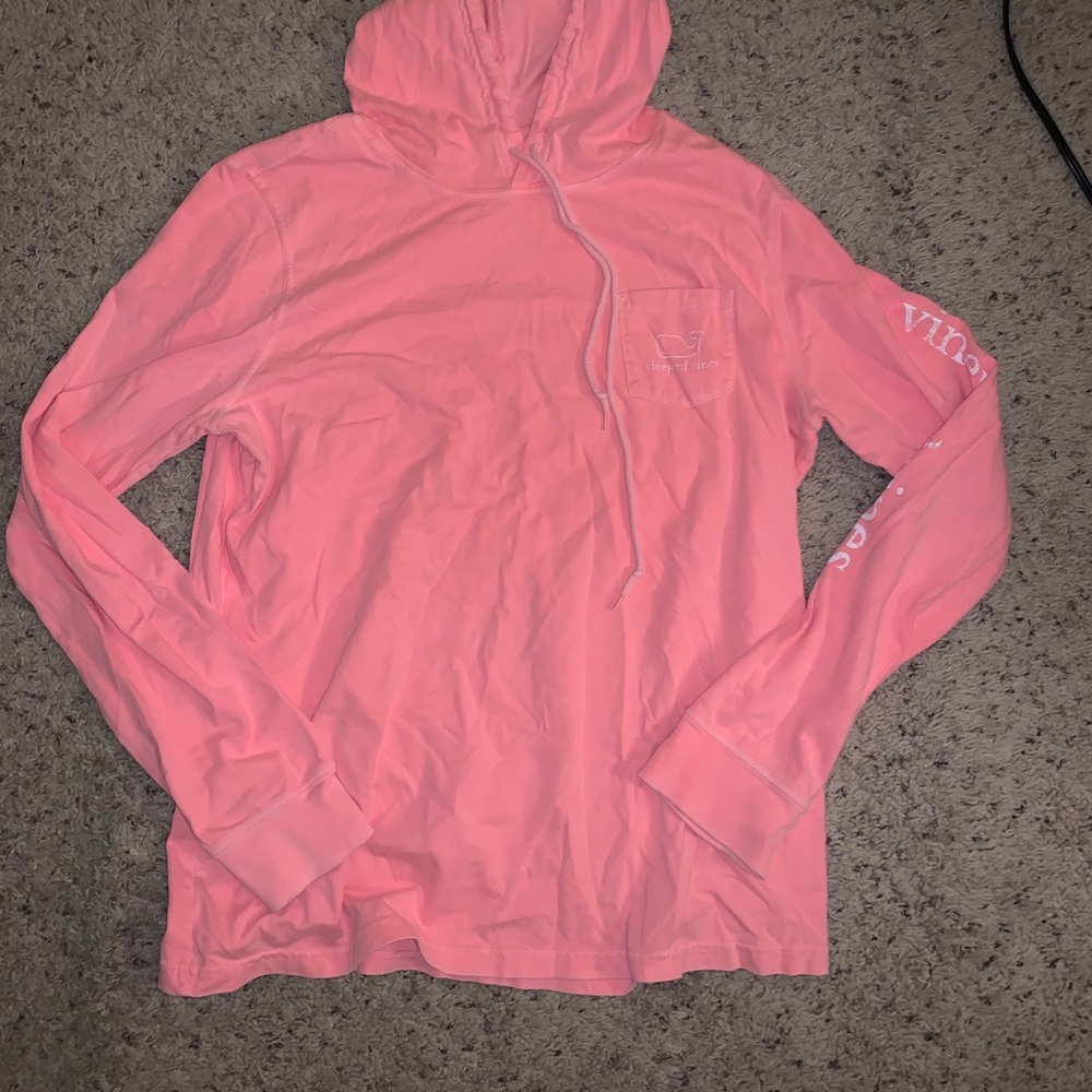 vineyard vines t-shirt hoodie